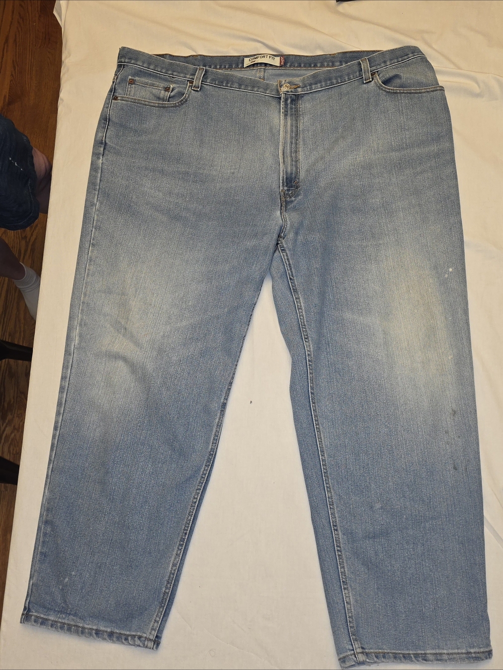 Levi's 560 Cofort Fit Men's Light Wash Blue Relaxed Jeans 50x32